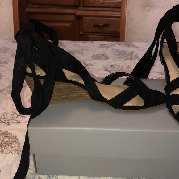 Kenneth Cole Reaction Lace Up Black Sandel - Picture 2 of 6